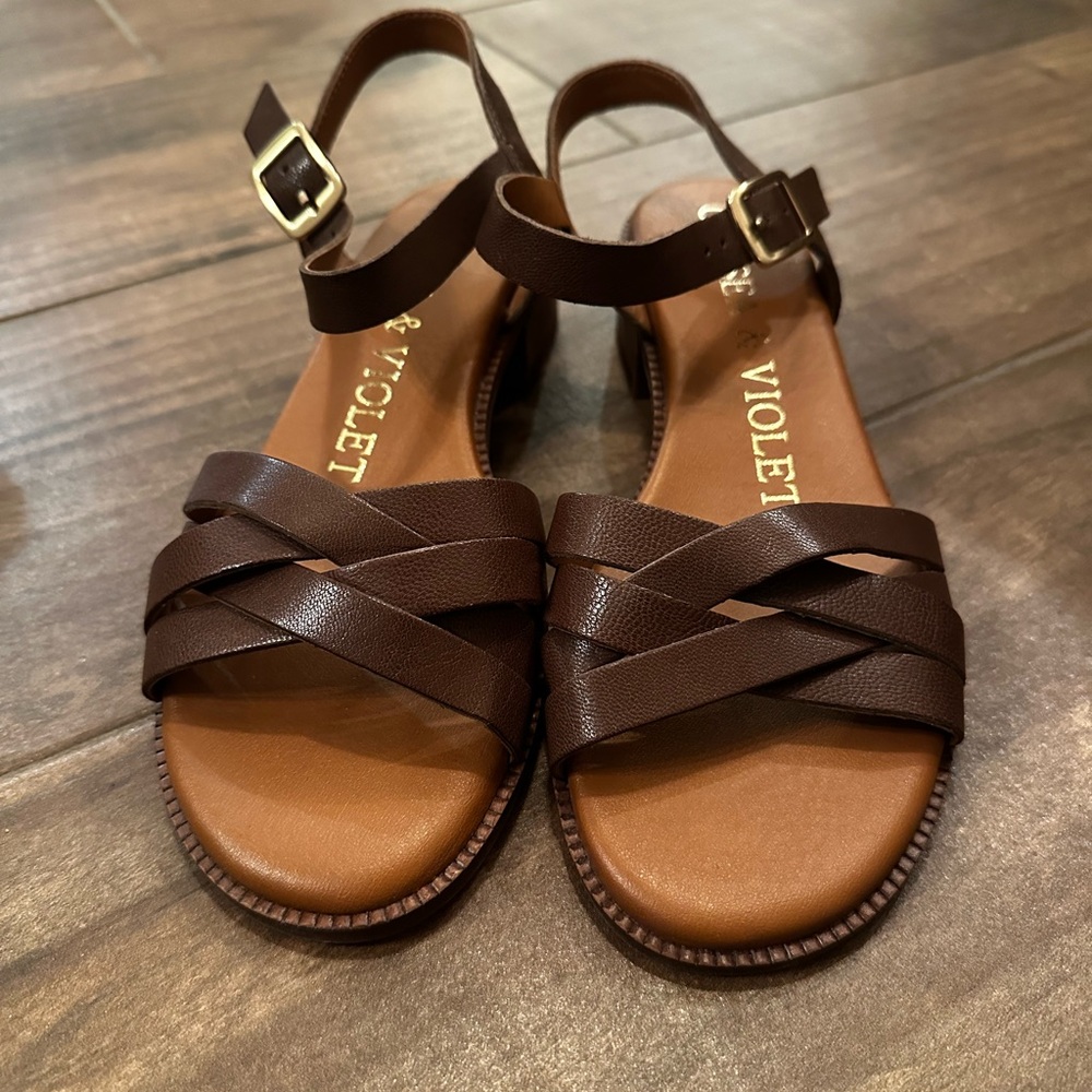Chelsea & Violet Dark Brown Strappy Sandals NWOT Size 8.5